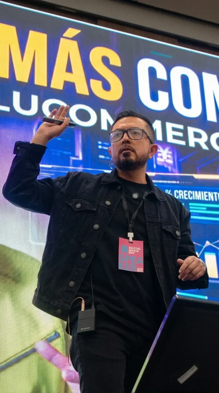 Jorge Guevara impartiendo una conferencia
